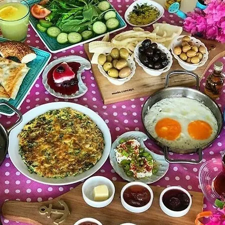 Cunda Fora Ayvalı