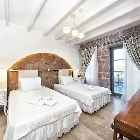 Hotel Cunda Fora 3*